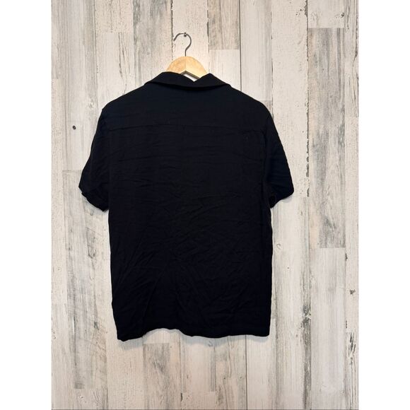 Forever 21 Men Black Short Sleeve Button-Up Shirt Size M Rayon NWT - Picture 3 of 6